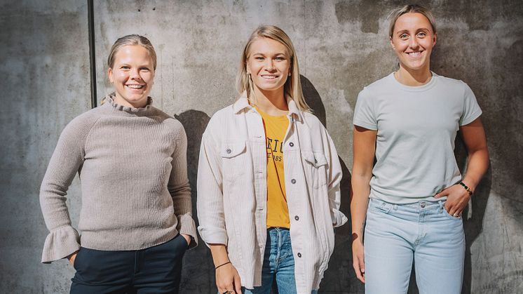 Linnea Hedin, AIK, Ebba Berglund, Luleå, Hanna Olsson, HV71 - tre av spelarna som bidrar i SDHL coach. Foto: Stina Stjernkvist.