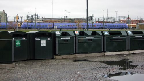Nu möbleras återvinningsstationerna i Malmö om