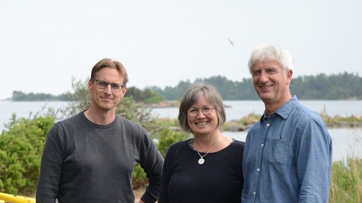 Staffan Johnson (till höger) tillsammans med Ebba Wadstein och Lars Blomgren, två av grundarna, och styrelseledamöter i Structor Miljö Öst AB. Foto: Structor