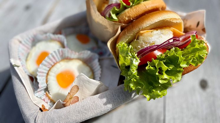 Ägg är en utmärkt bas i burgare, sallad och mycket annan mat och passar perfekt som matsäck och i sommarens picknickkorg.