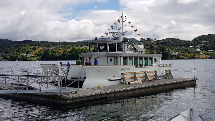 Norges første elektriske museumsbåt ankom Lysøen onsdag ettermiddag. Foto: Roald Eliassen / KODE