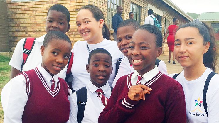 Elever från TBS Helsingborg hjälper elever i Sydafrika att studera vidare