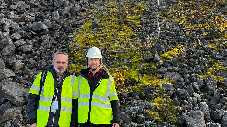 I september var Daniel Pacurar, vd Boreal Orchards, och Matt Baida, vd VAST AB, i Kiruna och samlade in mossa. Nu ska Daniel producera en mossblandning som genom ”hydroseeding” ska appliceras på två testområden. 