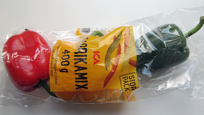 Plastpackad paprika som borde förbjudas av klimatdiktator Stefan Löfven.