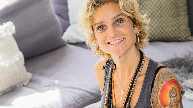 Henriette Lien vier sitt liv til yoga, pust og balanse, og reiser Norge og verden rundt for å undervise og holde kurs. Foto: Johs Bøe
