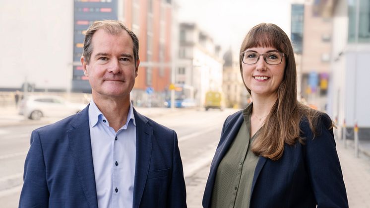 Mårten Lilja, vice vd Riksbyggen och Johanna Ode, bostadspolitisk expert på Riksbyggen.
