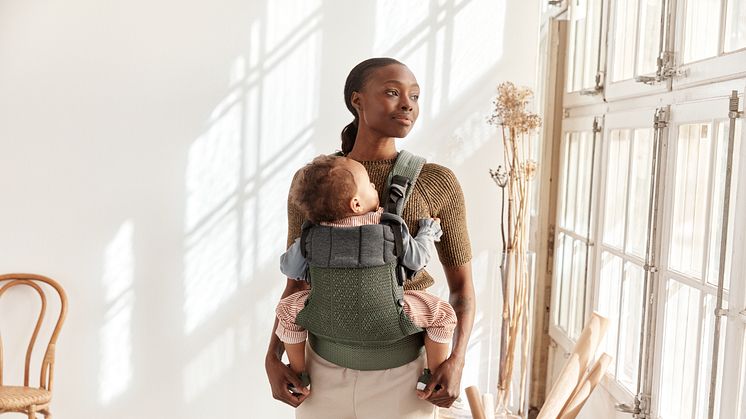 Dark Green Harmony – a stylish baby carrier for an active baby life