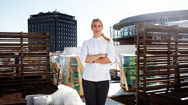 TAKs Culinary Director Frida Ronge intar takterassen på Sommerro som öppnar i Oslo september 2022. Foto Lars Petter Pettersen