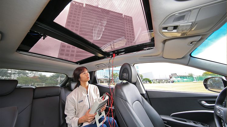 Elektrisk genererende solpaneler i bilens tag skal producere strøm til KIA & Hyundais fremtidige bilmodeller