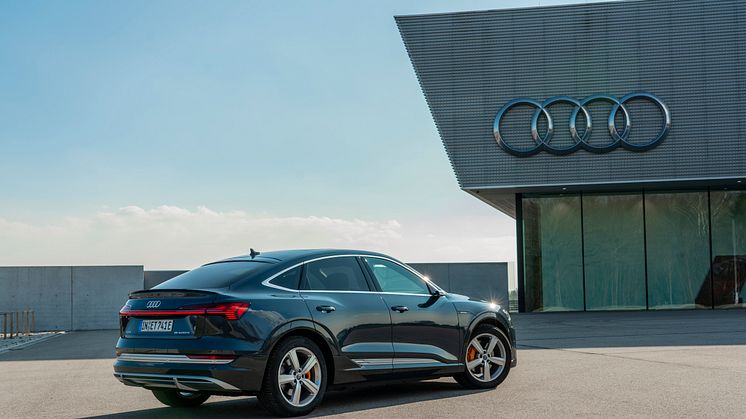 Audi tilbyder nu 22 kW AC-ladning til den 100% elektriske Audi e-tron