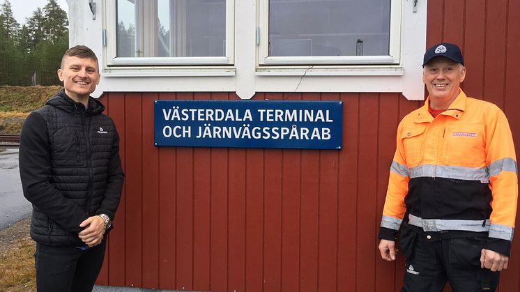 Dino Besic, vice vd för Fiskarhedens Trävaru AB, och Lennart Renheim, platschef på Västerdala Terminal och Järnvägsspår AB. 