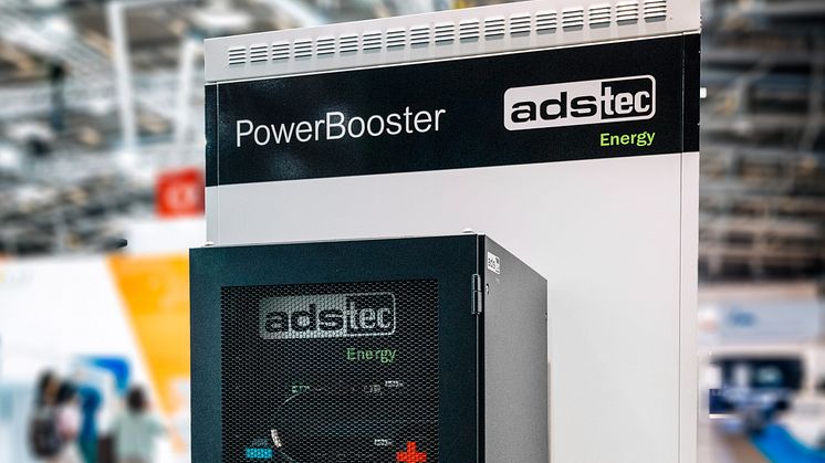 ADS-TEC Energy zeigt ihre All-in-One-Industriespeicherlösungen PowerBooster und StorageRackSystem auf der „ees Europe"