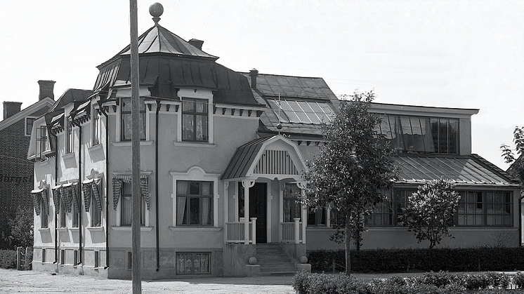 Michelsonska huset (ofta kallad Folkes Foto) är en av de äldsta kvarvarande byggnaderna på Kristinavägen i Lindesberg.