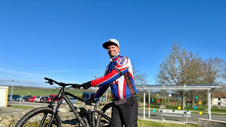 Freut sich auf eine neue Herausforderung: Alexander Worreschke (40), Klient der Sozialen Teilhabe Hephatas, wird zum ersten Mal beim renommierten Radrennen „Eschborn-Frankfurt- Der Radklassiker“ mitfahren.