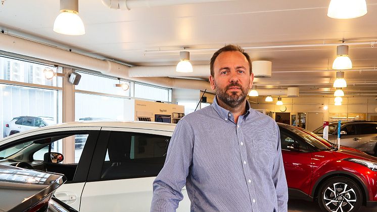 Fornøyd: Regionleder Kåre Dybfest fra Toyota forhandleren Nordvik. Foto: Nordvik