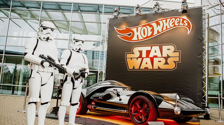 Komm auf die dunkle Seite! - Hot Wheels präsentiert sein Darth Vader Fahrzeug in Lebensgröße auf der Spielwarenmesse in Nürnberg