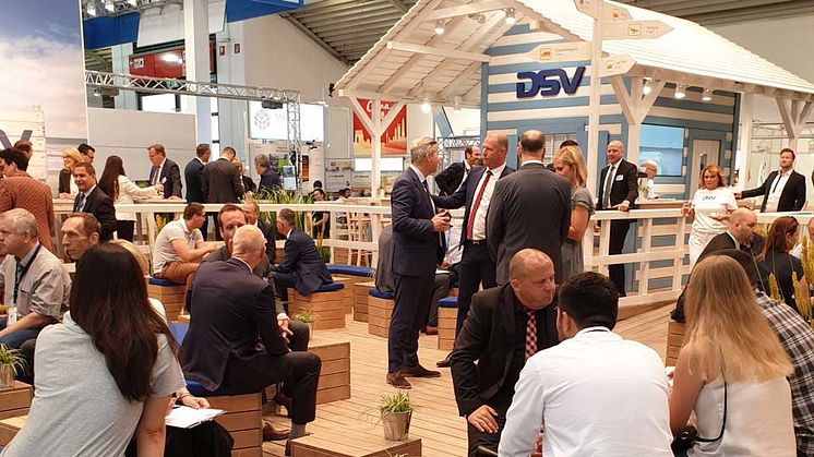 The DSV stand at the transport logistics fair in Munich was a popular place for the many visitors to engage in discussions about recent and future developments in the industry. 