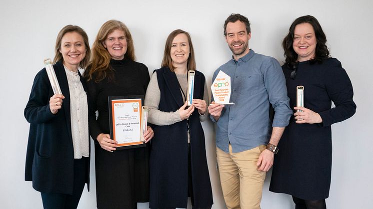 Enthusiastic colleagues from Orkla Home & Personal Care are pleased to receive international recognition for their efforts. From left: Reidun Næss, Michelle Wentworth, Linn-Christel Strifeldt, Daniel Bondeson og Merete Nes.