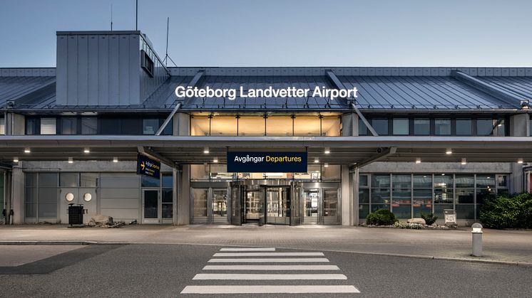 Foto av framsidan vid entrén avgångar på Göteborg Landvetter Airport. Foto: Kalle Sanner.