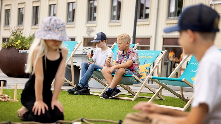 Sommartorg i Skövde erbjuder spel och andra aktiviteter på stan under hela sommaren. Foto: Tobias Andersson/upplevskovde.se