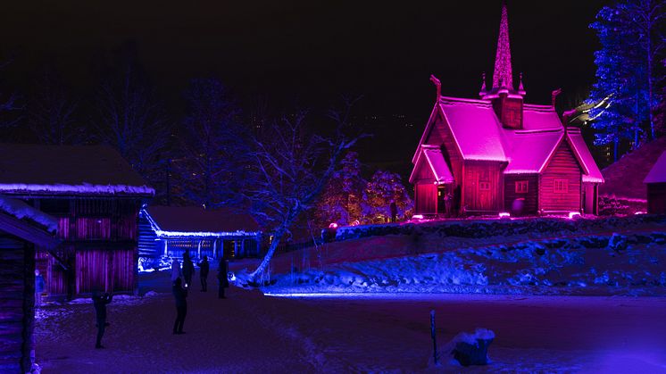 Garmo stavkirke lyssatt under LJOS på Maihaugen. Foto: Camilla Damgård / Maihaugen