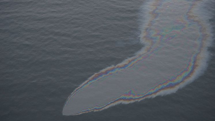 Oljeläckage från vraket Finnbirch utanför Öland 2018/Foto: Kustbevakningen