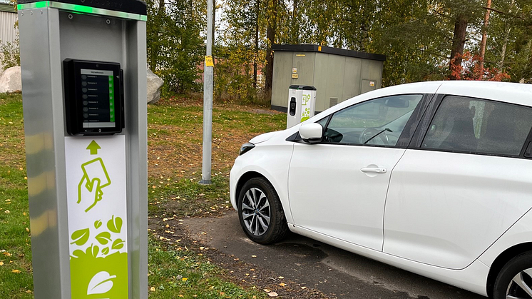 Linde energi testar en öppen betallösning som gör det enklare att ladda bilen i Lindesberg. Foto: Linde energi