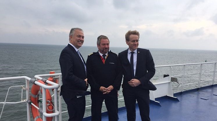 Scandlines CEO trifft Ministerpräsident von Schleswig-Holstein Daniel Günther an Bord der Scandlines Hybridfähre "Schleswig-Holstein