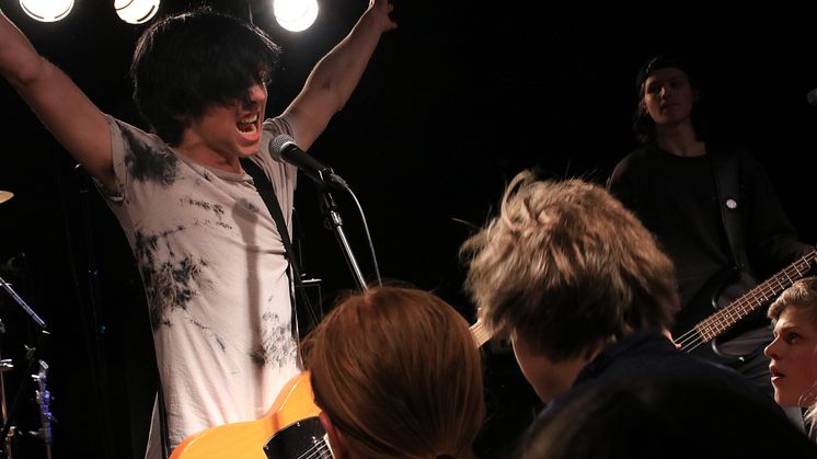 FOREBYGGING OG MUSIKK: Stovner Rockefabrikk satser på ungdom med musikk som verktøy. 