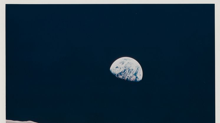 First Earthrise. The first color photograph of the first Earthrise witnessed by humans.jpg