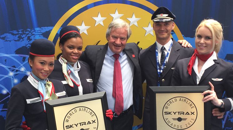 CEO Bjorn Kjos receives SkyTrax Awards at Paris Air Show