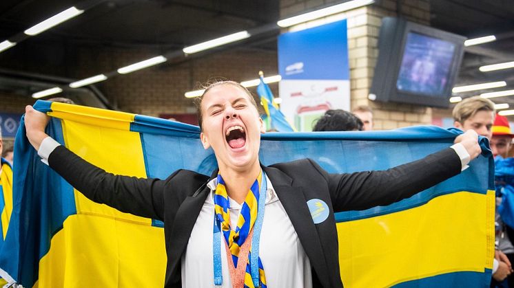  Inför 200,000 besökare tog Jonna Mjörnell emot priset som världens 3e bästa undersköterska. Nu ska hon plugga vidare till sjuksköterska. Foto: Worldskills Sweden.