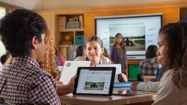 I mjukvaran SMART amp jobbar eleverna på samma arbetsyta i realtid via sina olika digitala enheter.