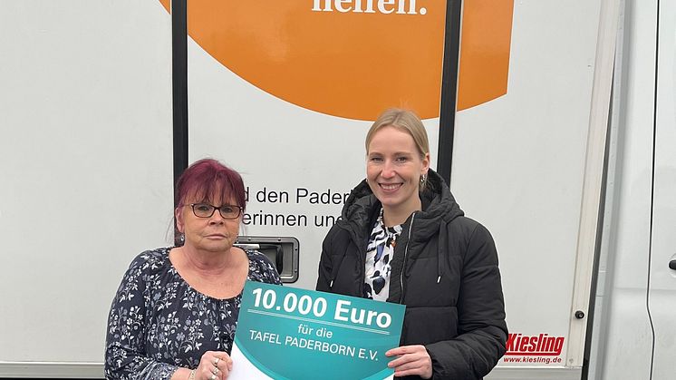 Ist froh über dringend notwendige Unterstützung: Vera Jennebach, 1. Vorsitzende der Paderborner Tafel, und Leonie Koch, Kommunalreferentin, WW.