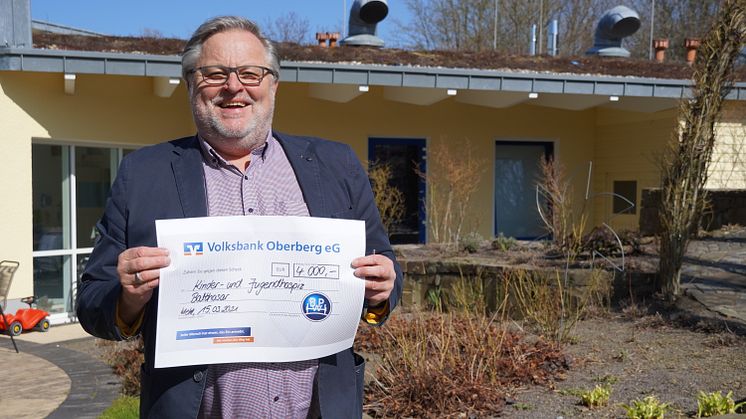 Hospizleiter des Kinder- und Jugendhospiz Balthasar in Olpe, Rüdiger Barth, ist dankbar für die Spende von BPW.