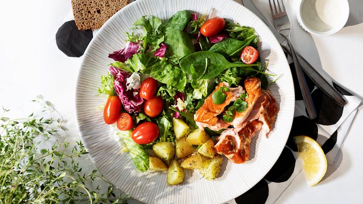 Bistro-salaatit yhdistävät täysipainoisen aterian elementit herkullisiin makumaailmoihin