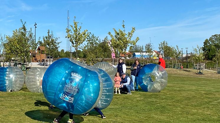 En av årets nyheter i Sommarlund blir Barndagen i Stadsparken där alla barn välkomnas till föreställningar men också härliga uteaktiviteter som bumperballs, hoppborg, och pyssel.