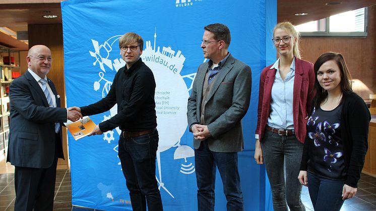 ​Studentische Forschungsgruppe sO2lutions übergab 1. Umweltbericht der Technischen Hochschule Wildau