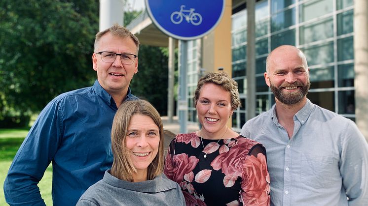 Johan Holmström, Maria Saxe, Elin Karlsson och Lars Strömgren arbetar utifrån olika perspektiv för att tillsammans få fler människor att välja cykeln. 