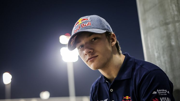 Red Bull Junior Team-föraren Dennis Hauger byter FIA Formel 3 mot Porsche Carrera Cup Scandinavia för en dag! Aurskog-föraren utmanar den skandinaviska Porsche-eliten på Grand Prix-banan i Anderstorp