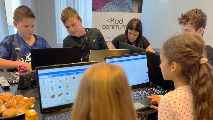I veckan anordnade Kodcentrum och Nexer ett hackaton på Nexers kontor för barn som flytt från Ukraina.