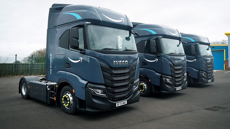 De 1.064 lastbiler kører med den seneste FPT Industrial Cursor 13 Natural Gas-motorer og er udstyret med 1052-liters CNG-tanke.