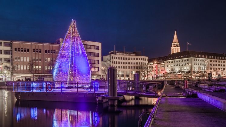 starke Beleuchtung mitten im Herzen der Innenstadt - Bootshafen Kiel