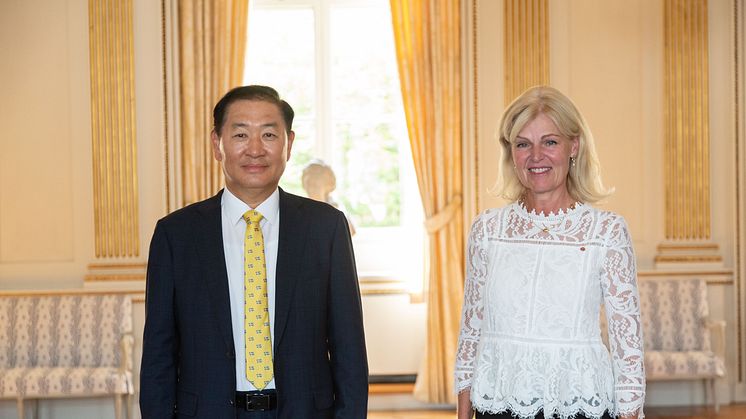 Jong-hee Han, viceordförande och VD för Samsung Electronics, träffade Anna Hallberg, Sveriges utrikeshandelsminister på Utrikesdepartementet i Stockholm den 15 augusti. Vicepresident Han och minister Hallberg diskuterade ett flertal ämnen.