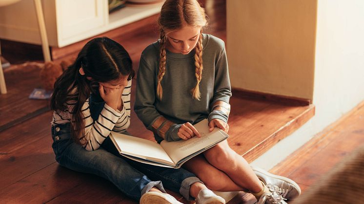 Svenska fjärdeklassares läsförmåga sjunker och skillnaderna mellan elever ökar.