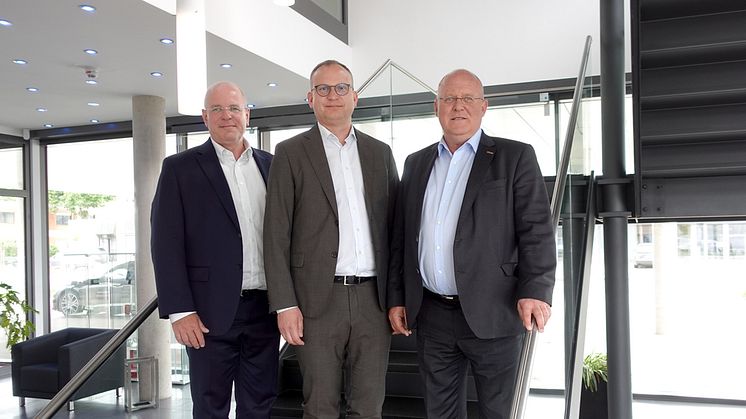 REGIN Group announces acquisition of DEOS AG. On the picture from the left: Thomas Patzelt, CEO DEOS AG; Fredrik Wiking, CEO and President AB Regin; Stefan Plüth; founder of DEOS AG. Copyright AB Regin