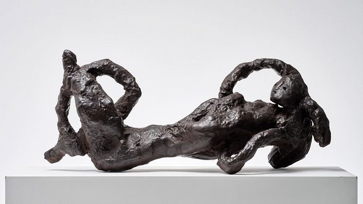 Tal R,  Emma Lying Down  2020,  Patinated bronze,  50 x 110 x 35 cm (beskuren bild)