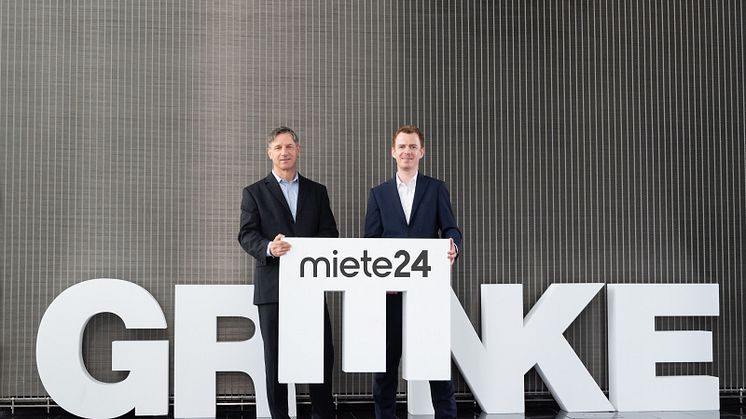 Dr. Sebastian Hirsch (rechts), Vorstandsvorsitzender der GRENKE AG, und Heino Deubner, Gründer und Geschäftsführer der Miete24 P4Y GmbH.