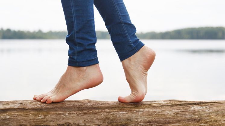 Jalkojen turvotus ja väsymys voivat olla myös merkki jostain vakavammasta, esimerkiksi sydänongelmista. Joten jos jalat tuntuvat erityisen turvonneilta ja kömpelöiltä, vaivan syyt kannattaa selvittää.