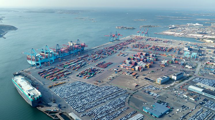 6000 ships and 1 million trucks pass through the Port of Gothenburg every year. Photo: Gothenburg Port Authority. 